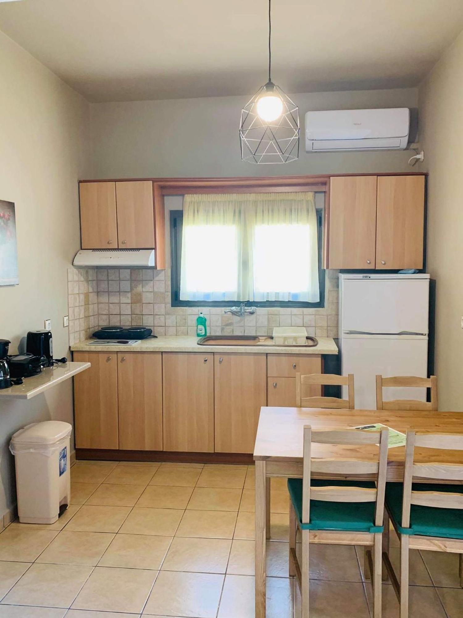 Finikes Apartments Stoúpa Oda fotoğraf