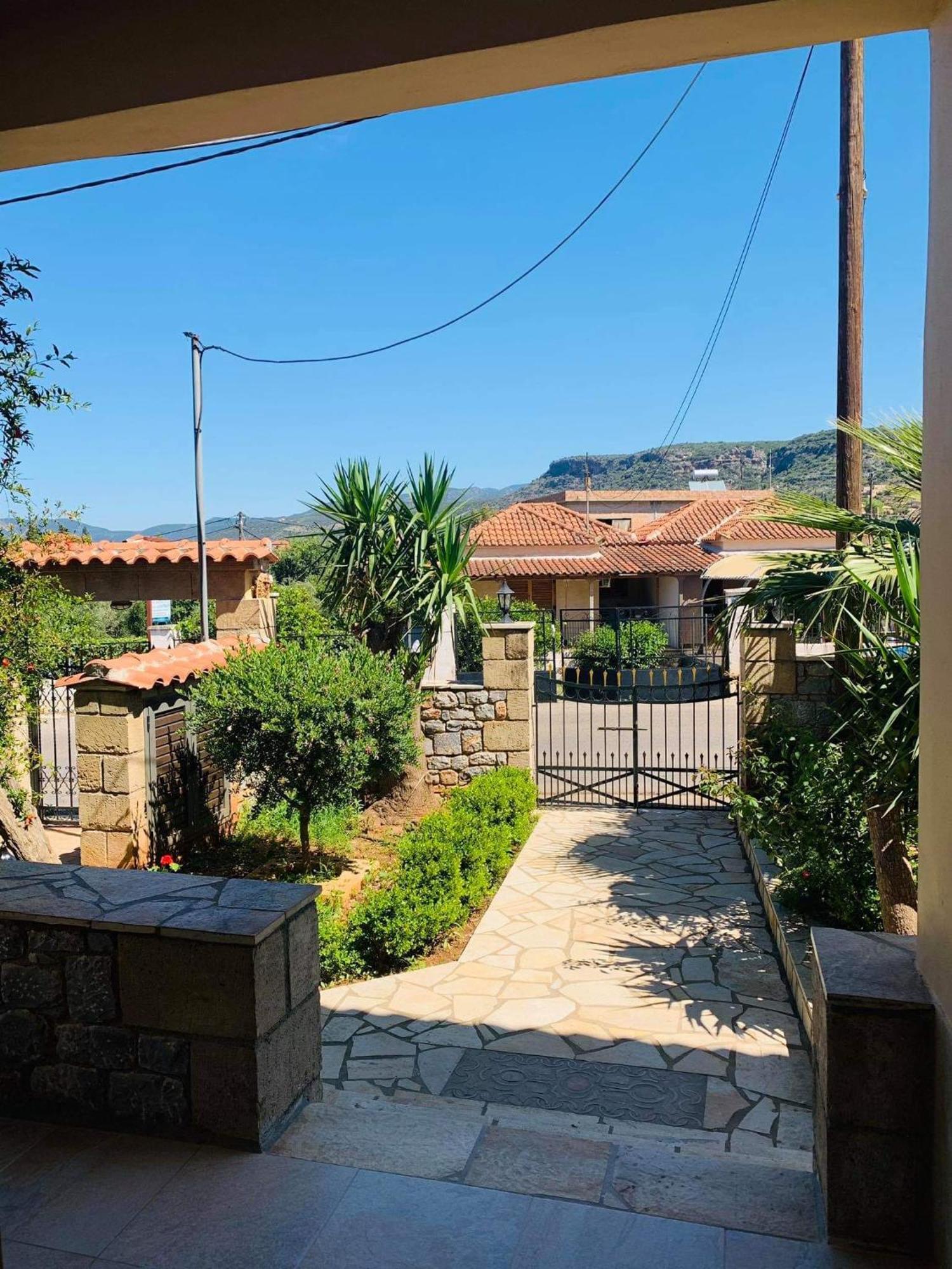 Finikes Apartments Stoúpa Oda fotoğraf