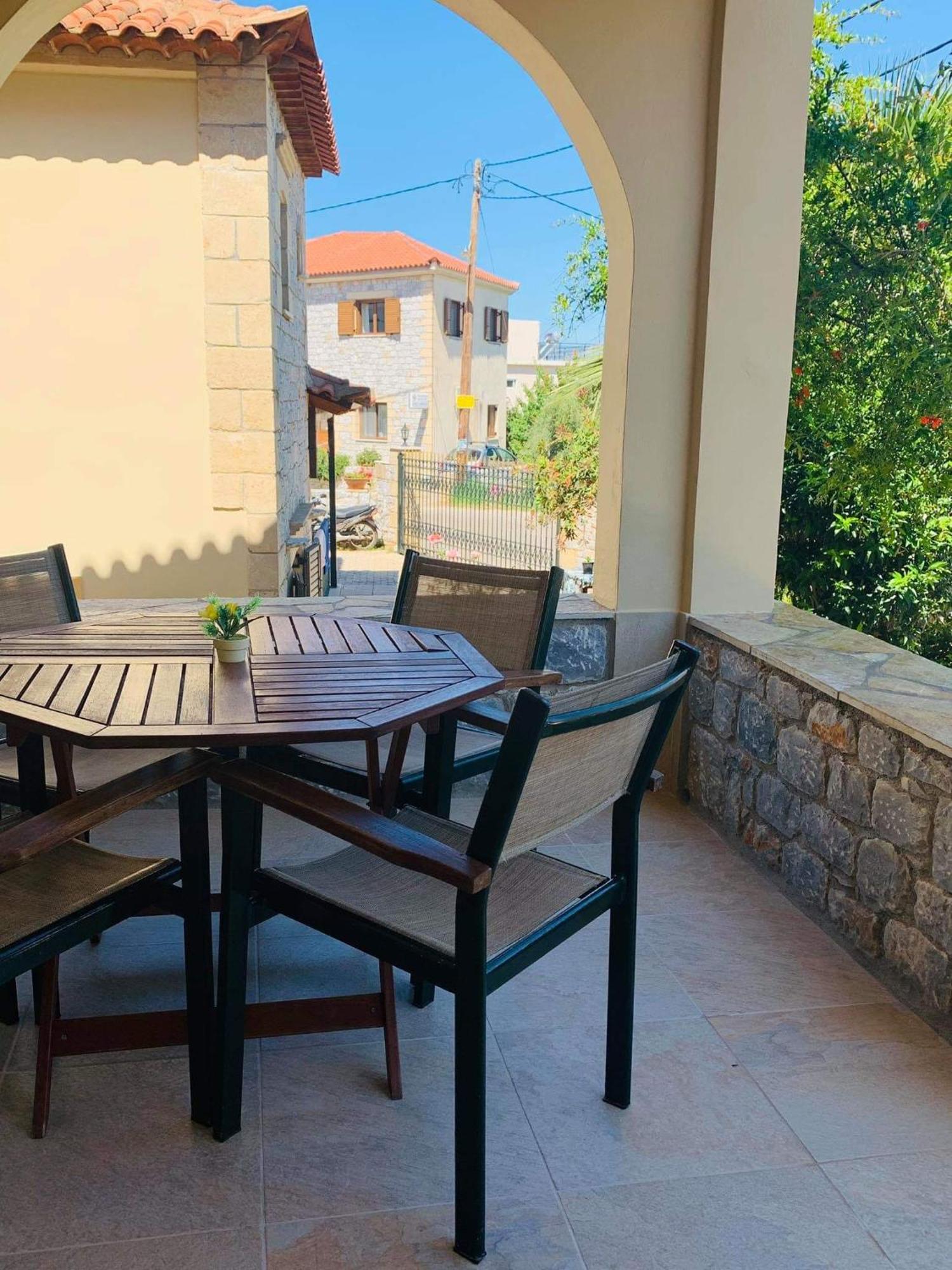 Finikes Apartments Stoúpa Oda fotoğraf